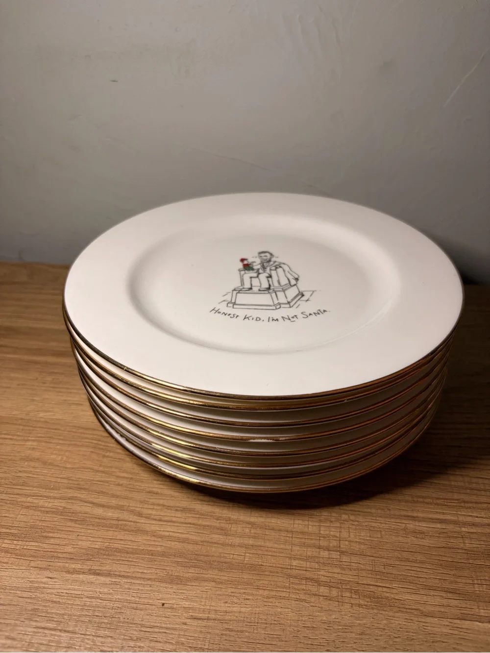 1999 Merry Masterpieces First Edition Christmas Travel Plates Set of 8 Gold